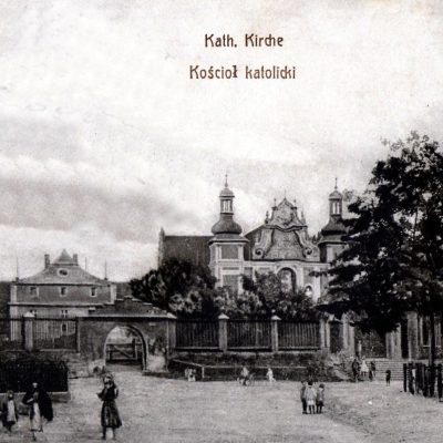 Plac Świętego Wojciecha. Widok z pomnikiem i szkołą (ok. 1910 r.) kopia