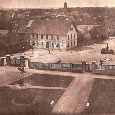 Plac Świętego Wojciecha. Widok z wieży rotundy pw. św. Prokopa na Plac św. Wojciecha (ok. 1930 r.)