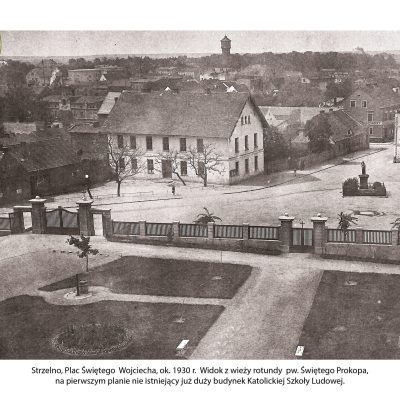 Plac Świętego Wojciecha. Widok z wieży rotundy pw. św. Prokopa na Plac św. Wojciecha (ok. 1930 r.) fot z podpisem kopia
