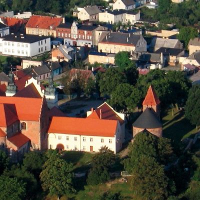 Plac i wzgórzę św. Wojciecha z lotu ptaka (2004 r.) kopia