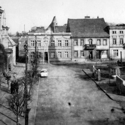 Rynek ze stacją benzynową w latch 70. XX w. kopia