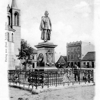 Rynek. Karta pocztowa z pomnikiem cesarza Wilhelma I (ok. 1900 r.) kopia