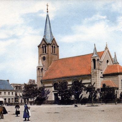 Rynek. Zbór ewangelicki i zachodnia część pierzei (ok. 1910 r.) kopia