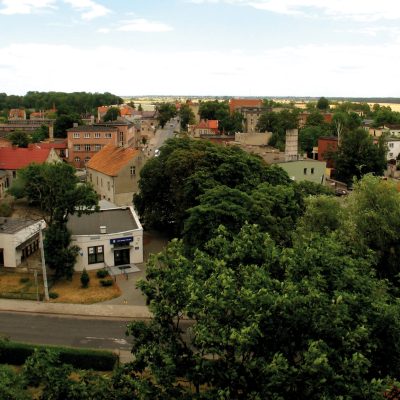 Strzelno. Widok z wieży ciśnień na kawiarnię Kolorową (2006 r.)