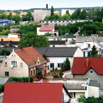 Strzelno. Widok z wieży ciśnień w część środkową ul. T. kościuszki (2006 r.) kopia