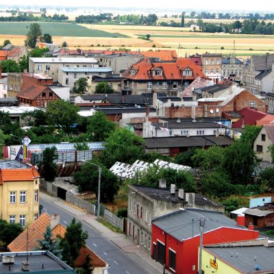 Strzelno. Z wieży ciśnień w ulicę A.A. Michelsona i św. Ducha (2006 r.)