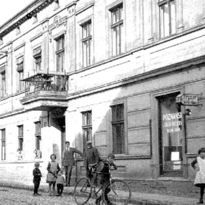 Ulica Gimnazjalna 3, kamienica urzędników Starostwa Powiatowego wystawiona w 1890 r. (stan w latach 30. XX w.) kopia