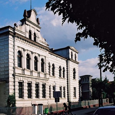 Ulica Gimnazjalna - budynek Liceum Ogólnokształcącego (2003 r.) kopia