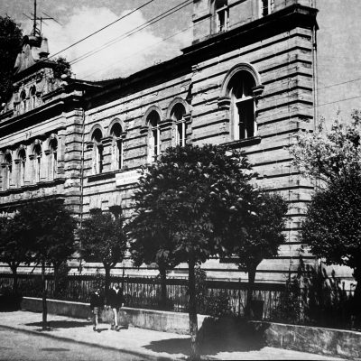 Ulica Gimnazjalna - budynek Liceum Ogólnokształcącego (lata 60. XX w.) kopia