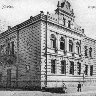 Ulica Gimnazjalna (dawniej Szeroka), budynek Starostwa Powiatowego . Karta pocztowa z ok. 1904 r.) kopia