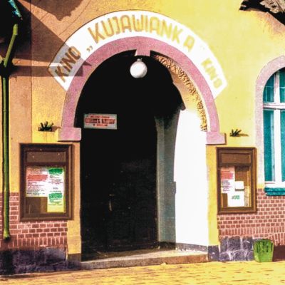 Ulica Gimnazjalna. Siedziba Domu Kultury i kino (początek lat 90. XX w.) kopia