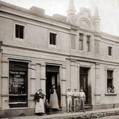 Ulica Inowrocławska, dom i piekarnia Stanków z synagogą w głębi (lata 20. XX w.)
