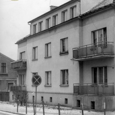 Ulica Inowrocławska. Blok komunalny, obecnie wspólnoty mieszkaniowej (lata 80. XX w.)