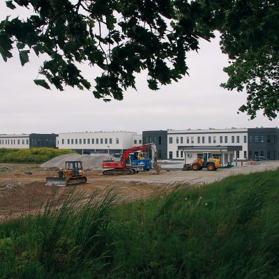 Ulica Kardynała Stefana Wyszyńskiego. Budowa noego zakładu produkicyjnego Wood Glass Team