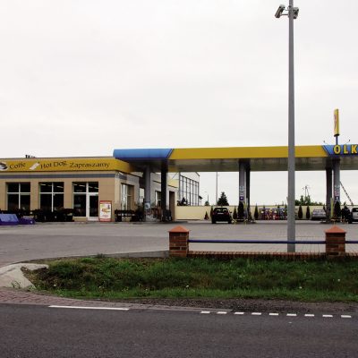 Ulica Kardynała Stefana Wyszyńskiego. Stacja benzynowa