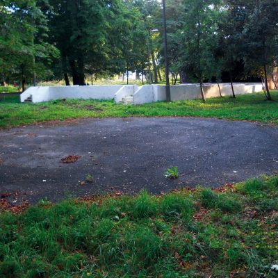 Ulica Parkowa. Park im. 750-Lecia. Grzybek taneczny przy amfiteatrze (2011 r.)
