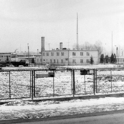 Ulica Powstania Wielkopolskiego. Siedziba SRK przy szosie konińskiej (lata 80. XX w.) kopia