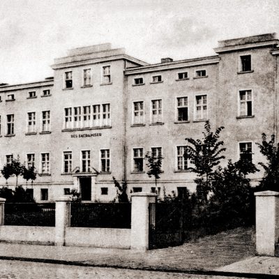 Ulica Powstania Wielkopolskiego. Szpital Powiatowy (ok. 1932 r.) kopia