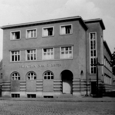 Ulica Świętego Ducha 33, budynek Powiatowej Kasy Chorych (lata 30. XX w.)