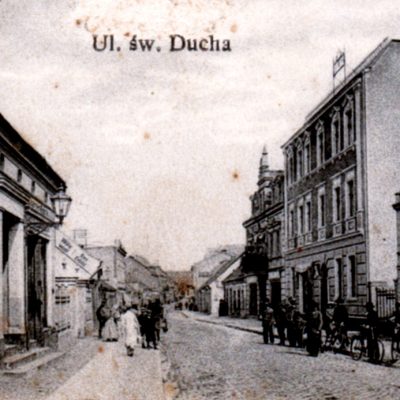 Ulica Świętego Ducha. Po lewej dom dra Jakuba Cieślewicz, po prawj kamienica Rolnika (ok. 1910 r.)