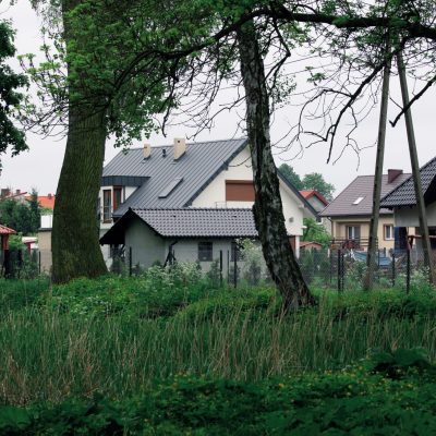 Ulica Topolowa. Nowe ssiedle - niech się mury pną do góry (2014 r.)