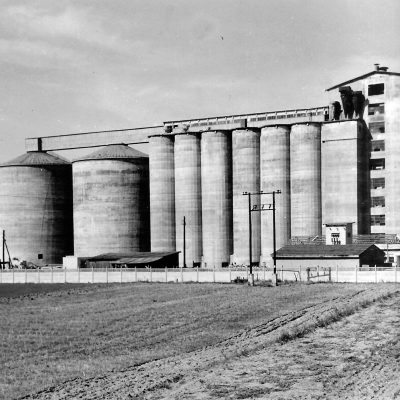Ulica Zbożowa. Elewator zbożowy PZZ (uruchomiony w 1969 r.)