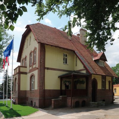 Ulica dra Jakuba Cieślewicza. Budynek Urzędu Miejskiego - dawny inspektorat szkolny (wyb. na początku XX w.)