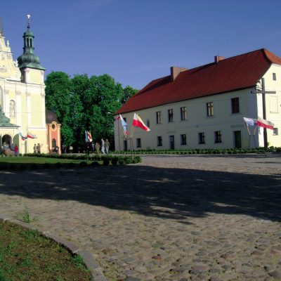 Wzgórze Świętego Wojciecha. Dwór preozytów, obecnie probostwo (2006 r.). kopia
