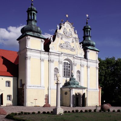 Wzgórze Świętego Wojciecha. Fasada kościoła pw. św. Trójcy (2007 r.). kopia