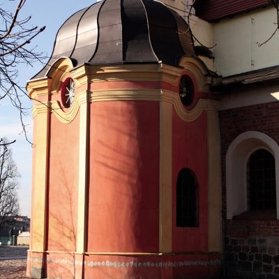 Wzgórze Świętego Wojciecha. Kościół pw. św. Trójcy, barokowa kaplica pw. św. Restytuta z ok. 1743 r. (2007 r.). kopia