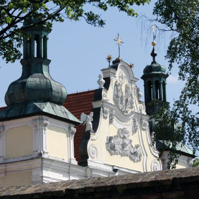 Wzgórze Świętego Wojciecha. Kościół pw. św. Trójcy - dwie wieże (2013 r.) kopia