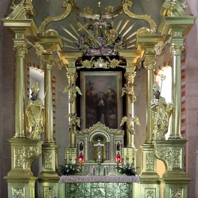 Wzgórze Świętego Wojciecha. Kościół pw. św. Trójcy - ołtarz główny z ok. 1743 i 1892 r. (2020 r.). kopia