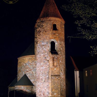 Wzgórze Świętego Wojciecha. Rotunda pw. św. Prokopa nocą (2005 r.) kopia