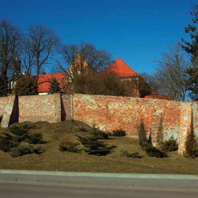 Wzgórze Świętego Wojciecha. Strona południowa wzgórza od ul. Parkowej (2015 r.). kopia