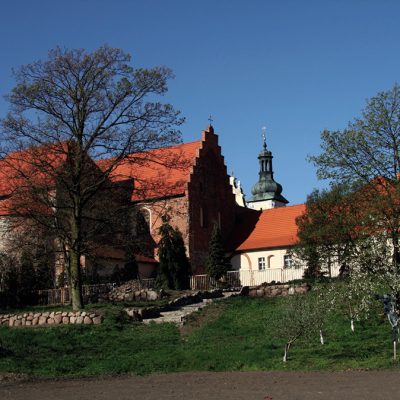 Wzgórze Świętego Wojciecha. Widok na wzgórze z ogrodów norbertańskich (2007 r.). kopia