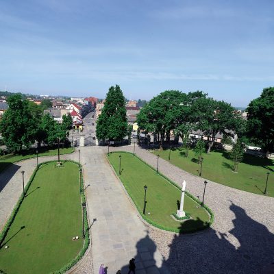 Wzgórze Świętego Wojciecha. Widok z wieży kościoła pw. św. Trójcy (2020 r.) kopia